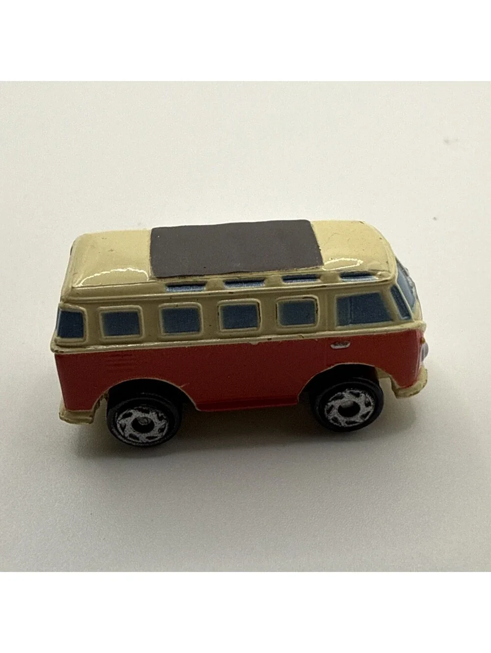 Vintage Micro Machines Volkswagen VW Microbus Bus Red/White 1994 LGT